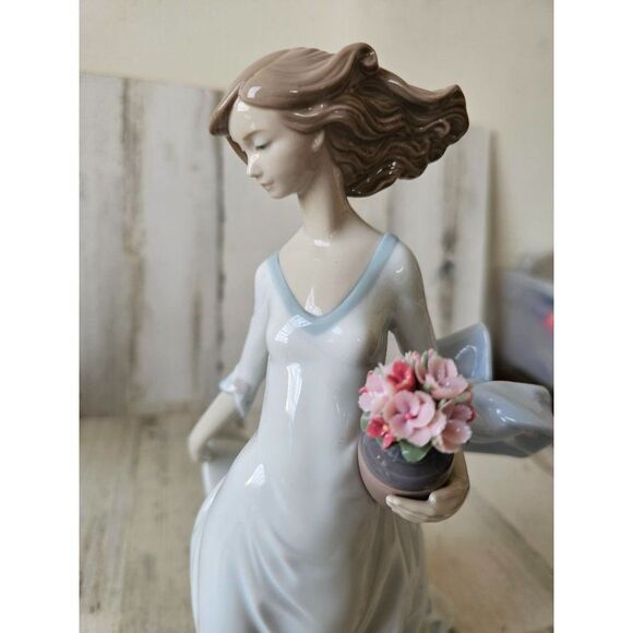 Lladro 8242 reverie moment Utopia 2005 girl pot flower basket lady dress figurin - Picture 9 of 10